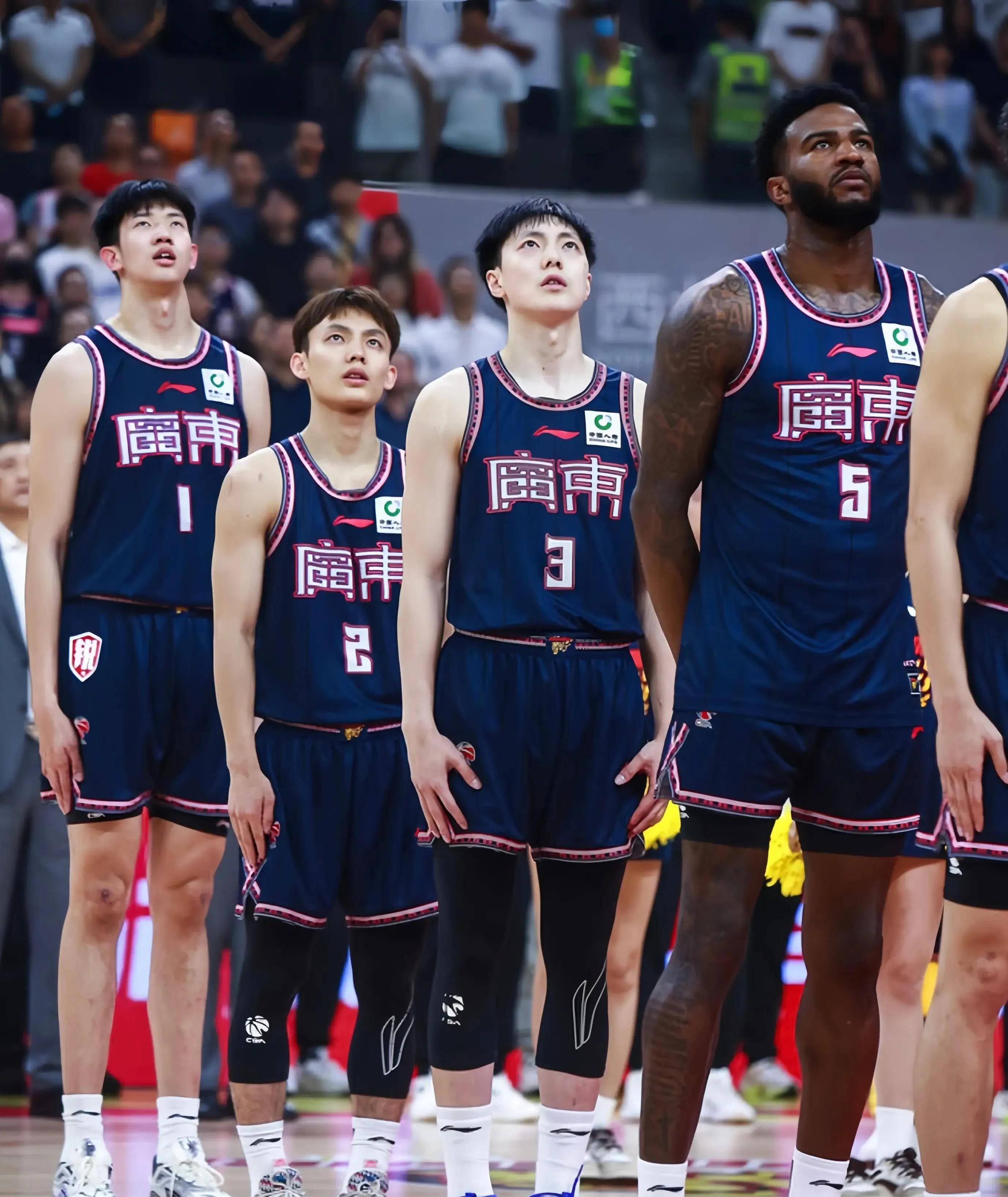 爱游戏官方网站 -广州队发布备战花絮，今晚回应争议，德甲任务艰巨，年轻球员得到机会的简单介绍