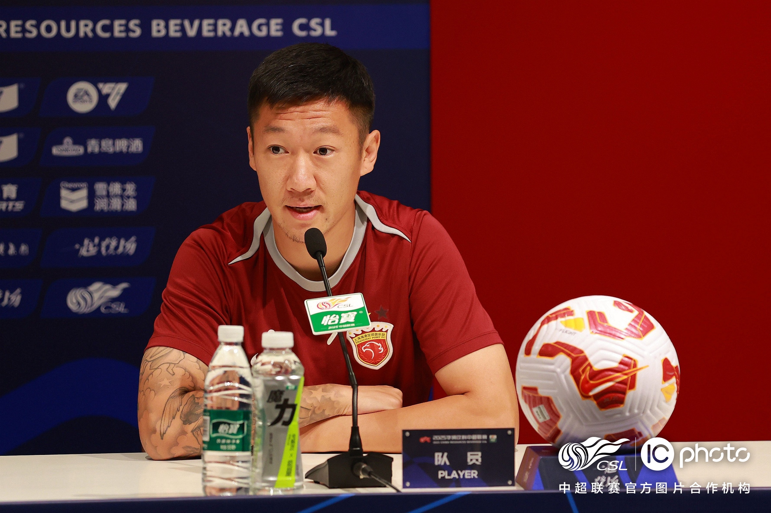 爱游戏体育平台 -上海海港训练开放日；今晚更衣室发声引欢呼；NBA常规赛在即；控场能力受关注的简单介绍